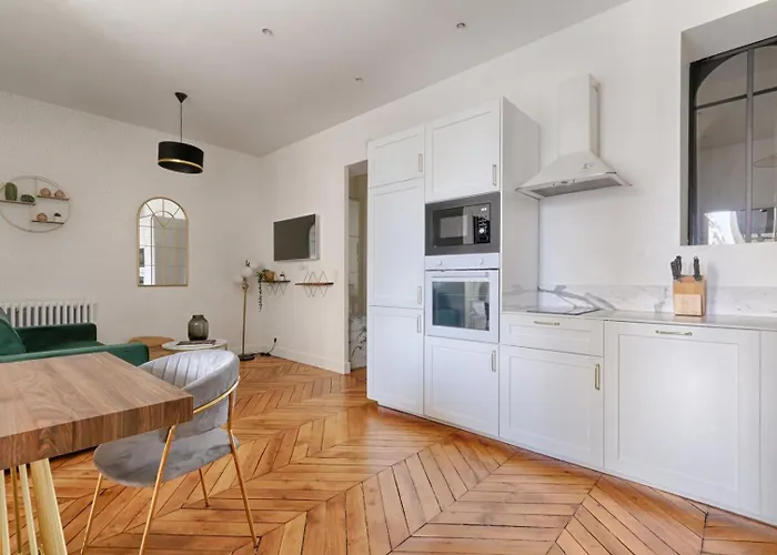 Cardinet - Chic & Near Parc Monceau 8p Apartmán