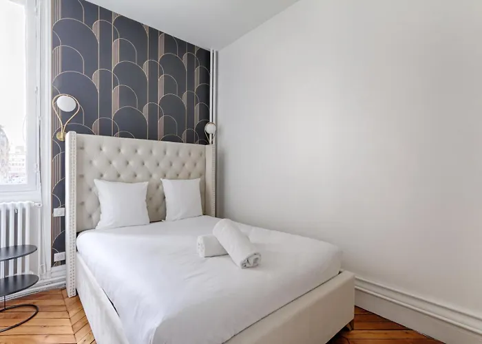Cardinet - Chic & Near Parc Monceau 8p Apartmán
